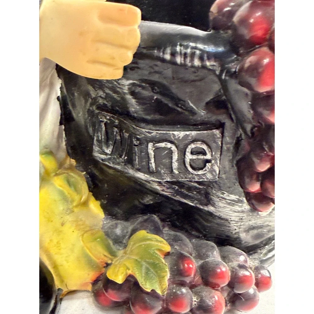 Vintage Chef Wine Bottle Holder Resin Figurine Barrel Grapes Kitchen Decor